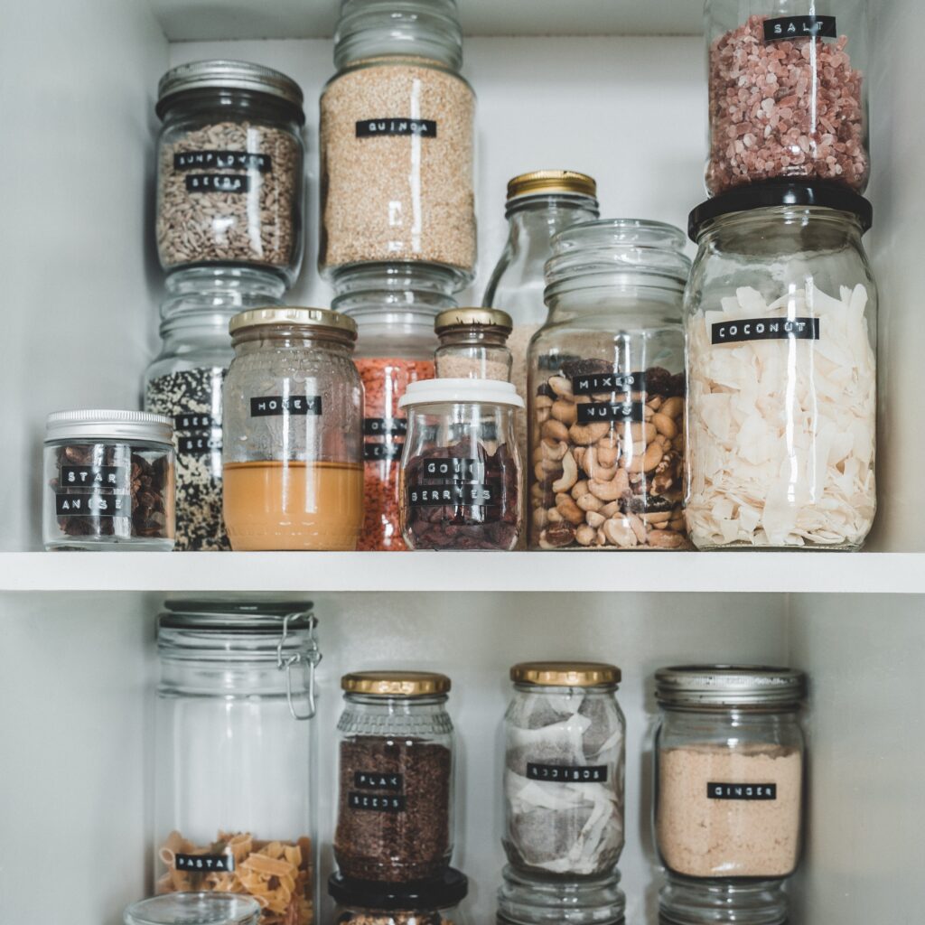 Regionale und exotische Superfoods: Nüssen, Samen, Nudeln, Superfoods